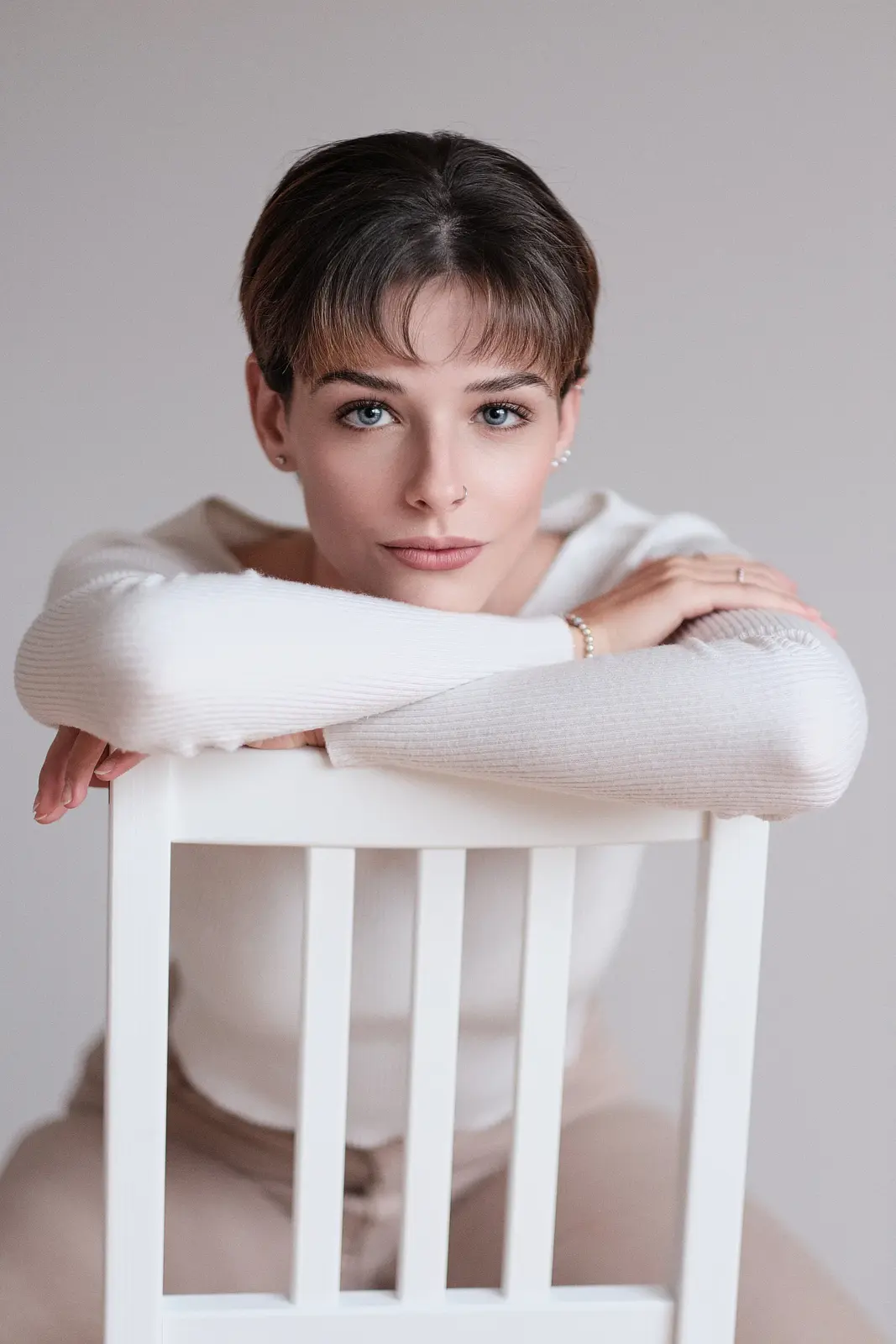 Modernes Portrait einer jungen Frau